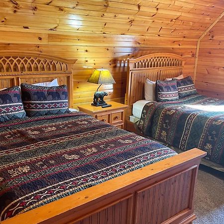 Black Bear Hideaway Cabin Gatlinburg Exterior photo