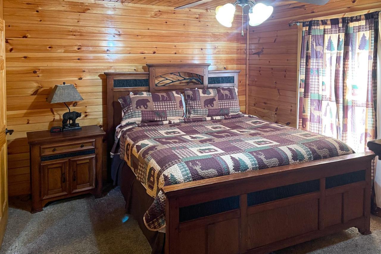 Black Bear Hideaway Cabin Gatlinburg Exterior photo