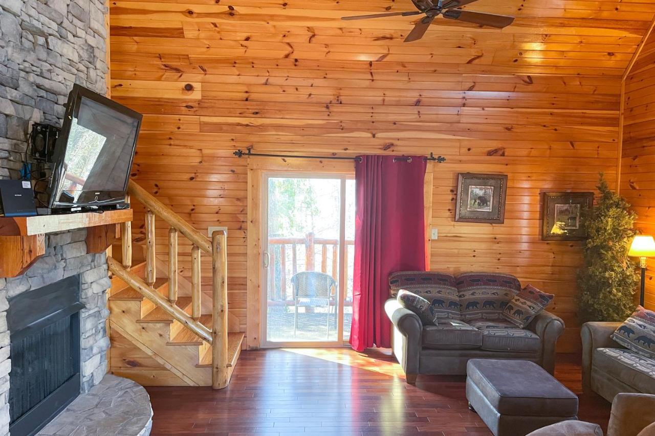 Black Bear Hideaway Cabin Gatlinburg Exterior photo