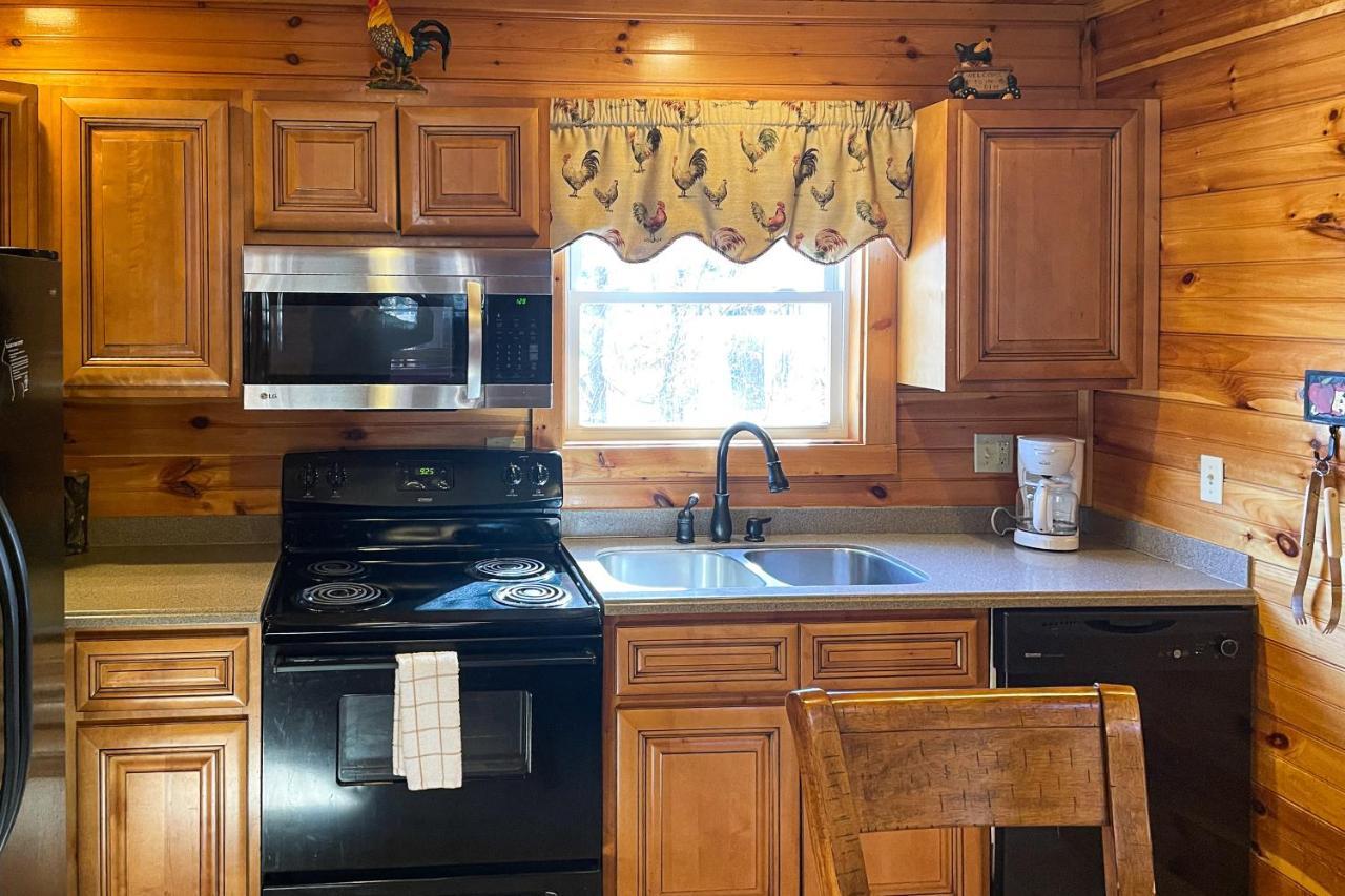 Black Bear Hideaway Cabin Gatlinburg Exterior photo